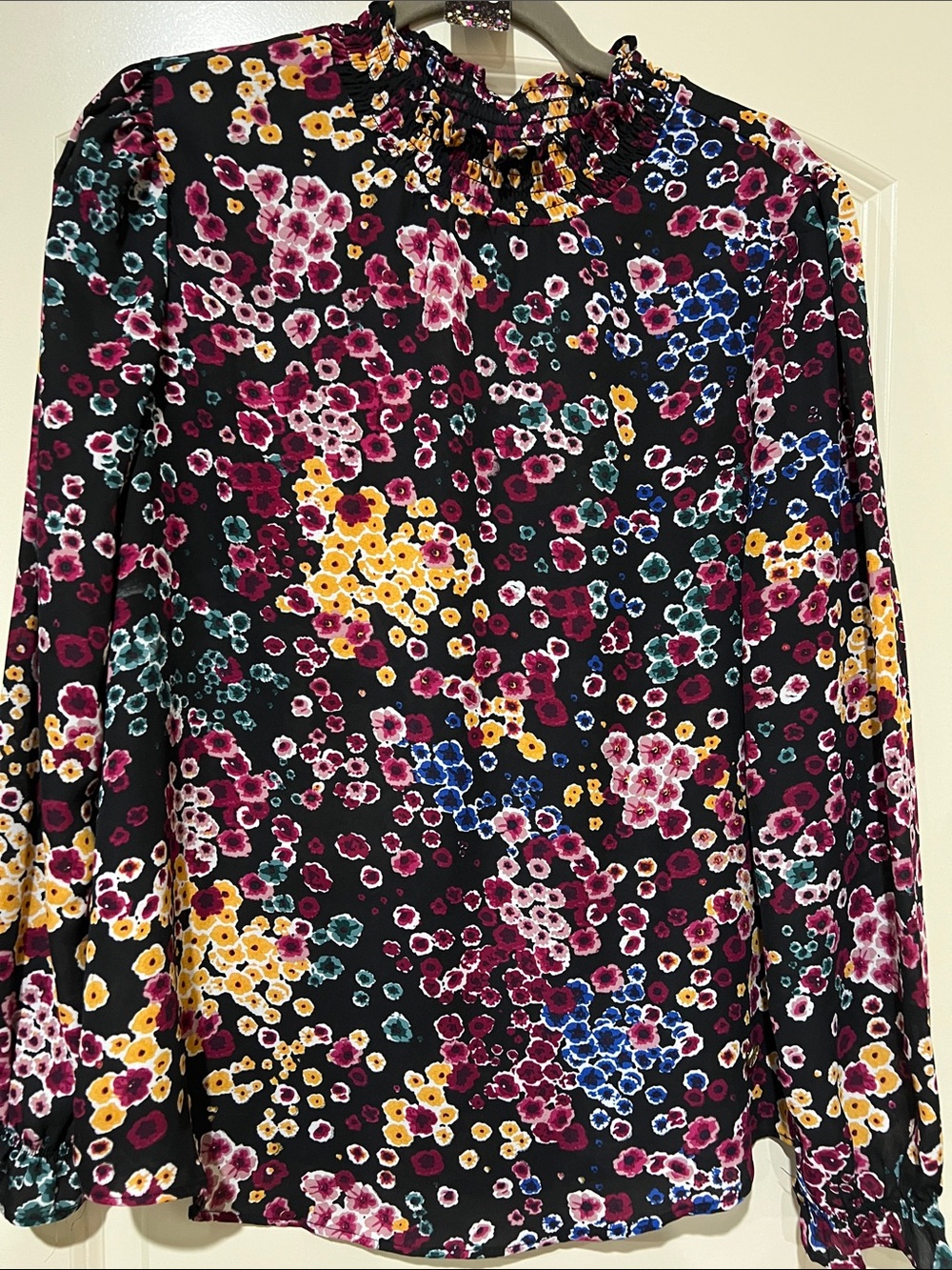 Adrienne Vittadini Floral blouse in Black & multicolored florals Size Large H316